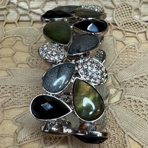 Beautiful Lia Sophia “Edge of Night” resin raindrop and cut crystals bracelet